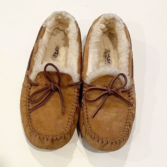 UGG Women's Dakota Slipper 5612 Chestnut size 36 Slip On Wool - Picture 1 of 7